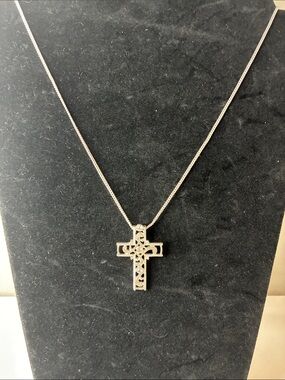 Silver Cross Pendant Woman’s Necklace
